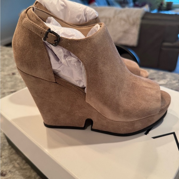 Via Spiga Wren Wedge Platform Sandals Antelope Suede 7M - BNWT! - Picture 3 of 8